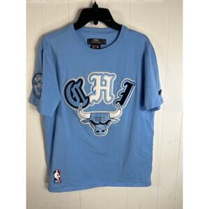 Pro Standard NBA Chicago Bulls & UNC Light Blue Short Sleeve T-Shirt in Size S.